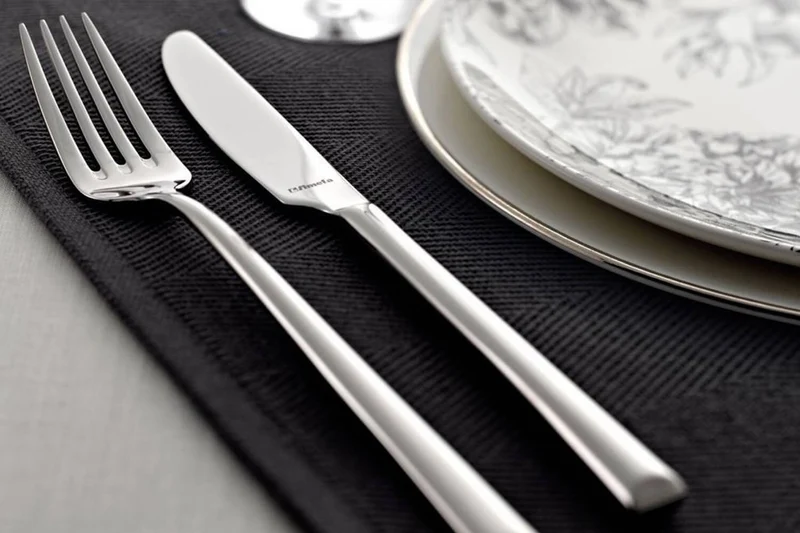 Ménagère 24 couverts de table Amefa Métropole Première inox 18/10