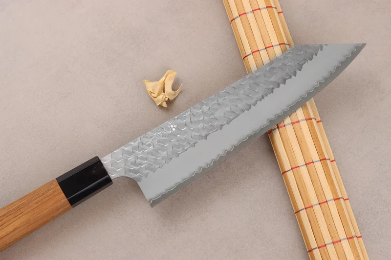 Couteau de chef kiritsuke 20cm japonais artisanal Nigara Hamono Migaki Tsuchime SG2 teck