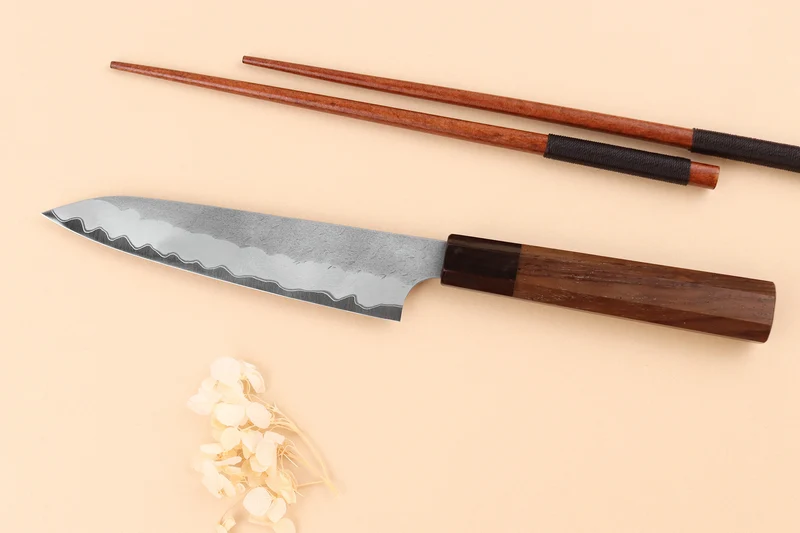 Couteau universel 15cm japonais artisanal Nigara Hamono Tsuchime AS manche en noyer