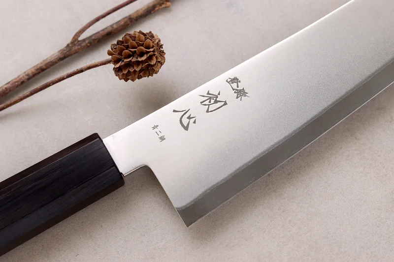 Couteau de chef gyuto kiritsuke 22cm japonais artisanal Hatsukokoro Kaijin BS2 ébène