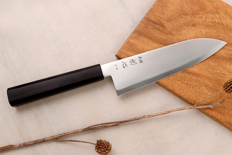 Couteau santoku 17cm japonais artisanal Hatsukokoro Kaijin BS2 ébène