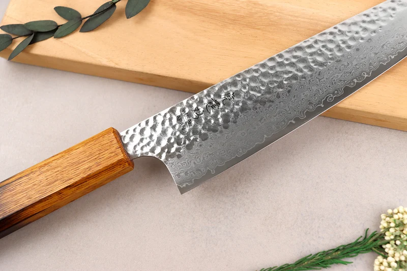 Couteau de chef 20cm japonais artisanal Wusaki Yaketa VG10 damas chêne brûlé