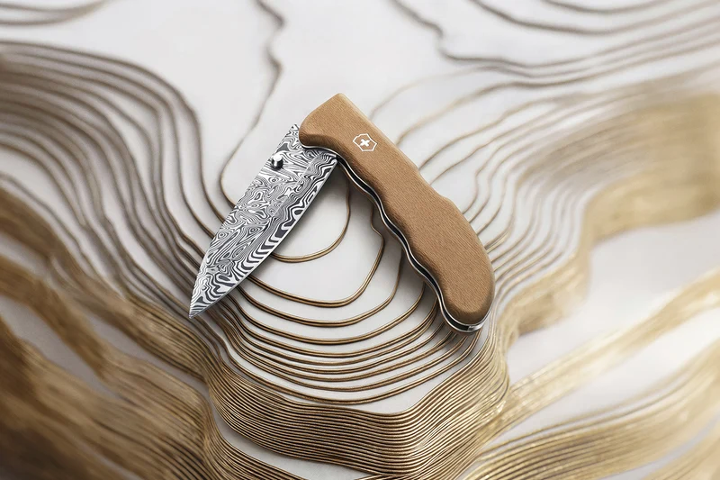 Couteau pliant Victorinox Evoke Wood Damast Édition limitée 2026