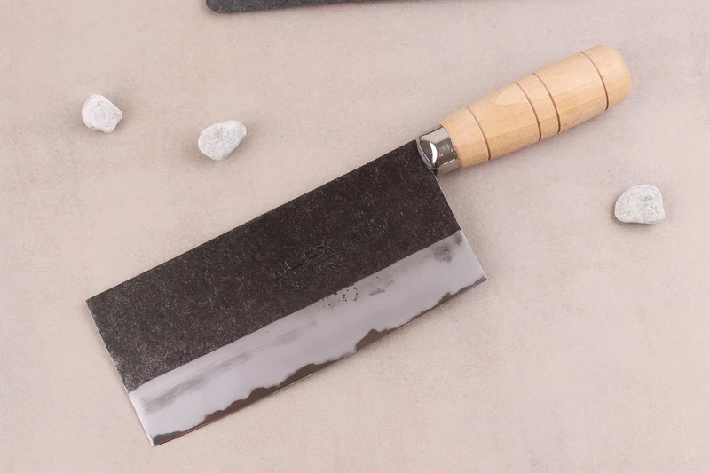 Couteau de chef chinois artisanal japonais 17cm Hatsukokoro Sentan Kurouchi Migaki en érable
