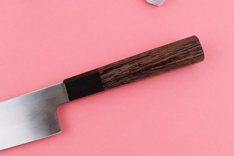 Couteau gyuto asymétrique 21cm japonais artisanal Hatsukokoro Shirasagi manche en wengé