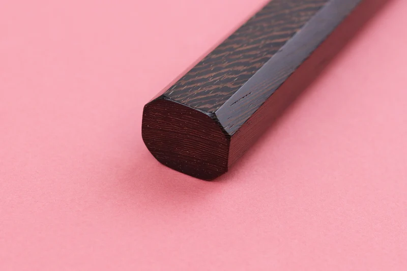 Couteau yanagiba 24cm japonais artisanal Hatsukokoro Shirasagi manche en wengé