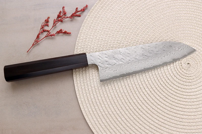 Couteau santoku 17cm japonais artisanal Nigara Hamono Tsuchime VG10 damas
