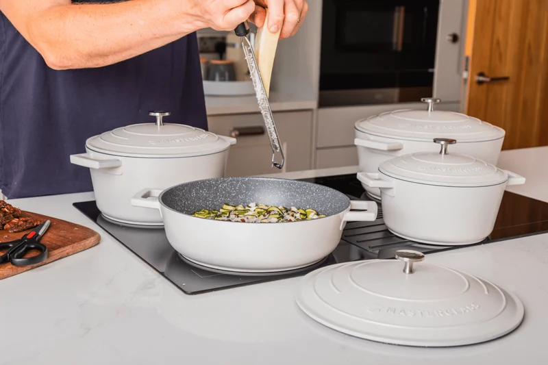 Sauteuse ronde MasterClass compatible induction en fonte d'aluminium 4L