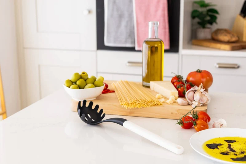 Louche à spaghetti Kitchen Aid en nylon 34cm