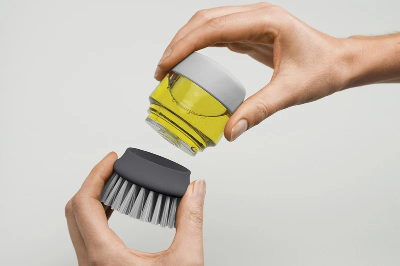 Brosse à vaisselle Joseph Joseph Palm Scrub avec réservoir