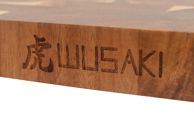 Billot de cuisine Wusaki en bois d'acacia damier 43 x 30,5 x 3,5cm