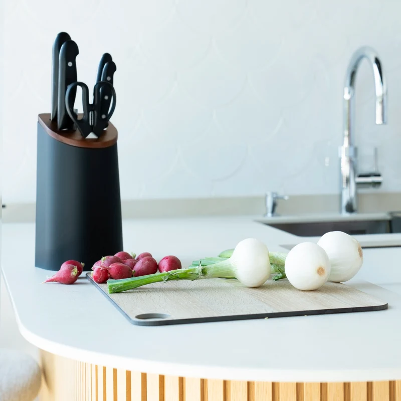 Juego cocina 4 Cuchillos Maitre + Tijera + Soporte de cuchillos negro con madera de acacia