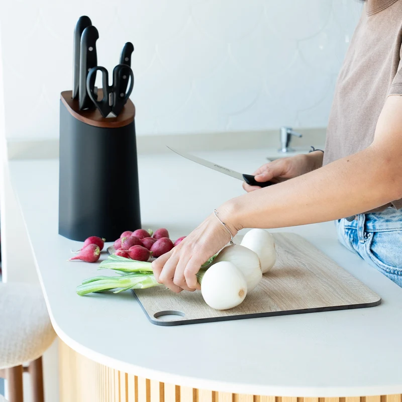 Juego cocina 4 Cuchillos Maitre + Tijera + Soporte de cuchillos negro con madera de acacia