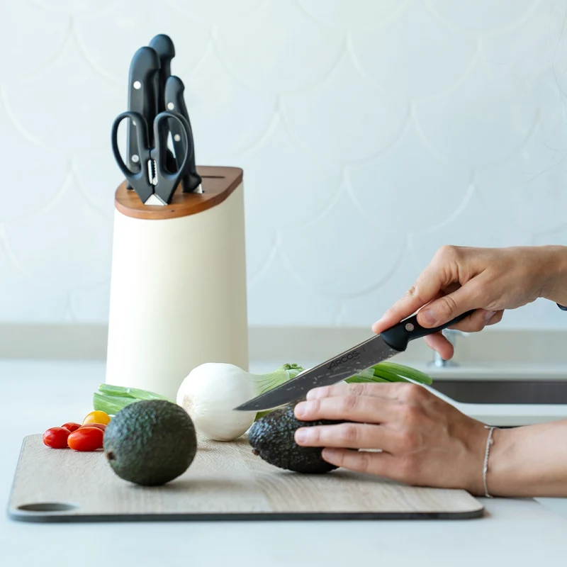 Juego cocina 4 Cuchillos Maitre + Tijeras + Soporte de cuchillos beige con madera de acacia