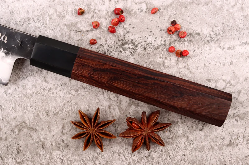 Couteau santoku Sayuto Séquoia San Mai martelé 13,5cm
