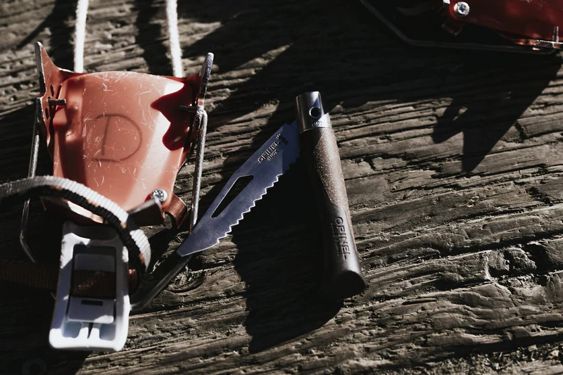 Couteau Opinel Néo7 Alpine brun noir