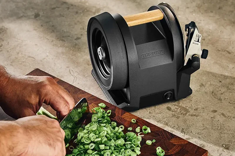 Affuteuse électrique noire TORMEK T-1 meule diamant silencieuse