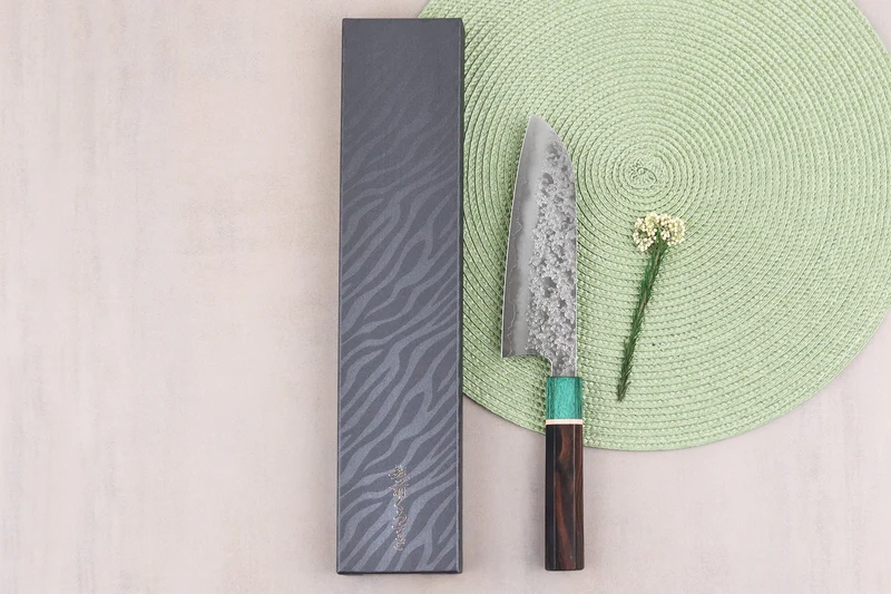 Couteau santoku 16,5cm japonais artisanal Makoto Kurosaki Samidorizuki SGStrix