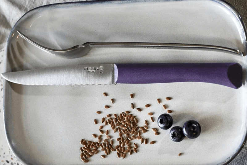 Couteau de table Opinel Bon Appétit + lame 11cm en inox manche en polymère violet