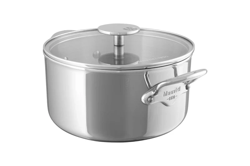Cocotte Mauviel M'Urban4 en fonte d'inox avec couvercle en verre compatible induction