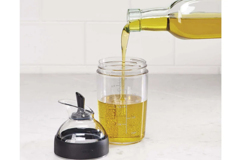 Shaker à vinaigrette OXO 236ml