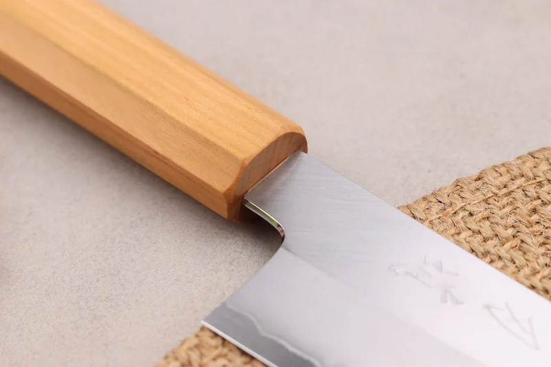 Couteau santoku kiritsuke 18cm japonais artisanal Hado Ginsan Cherry