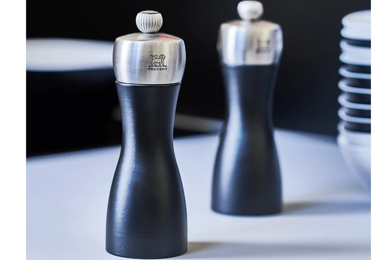 Coffret duo de moulins à poivre et à sel sec Peugeot Fidji en bois de hêtre et inox noir
