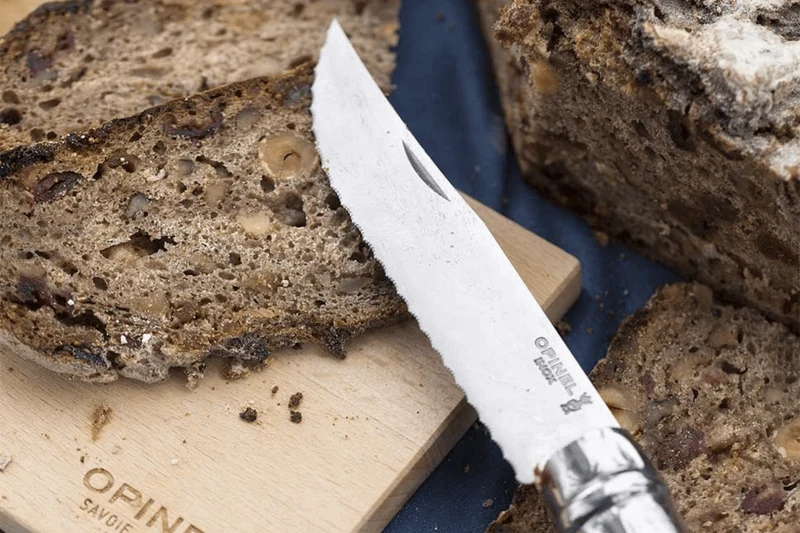 Couteau pliant Opinel n°12 lame crantée 12cm manche hêtre