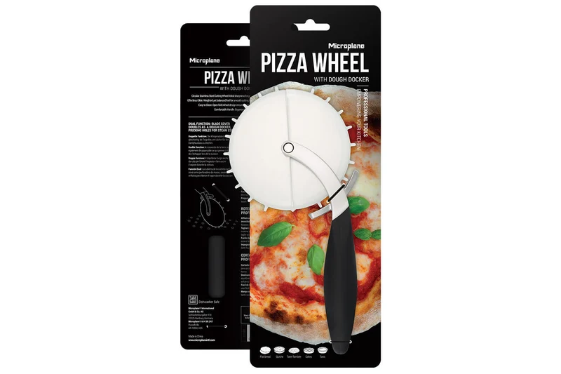 Roulette à pizza Microplane à double tranchant avec couvercle pique-pâte amovible