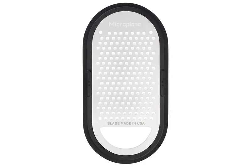 Râpe Microplane 3-en-1 noire avec boîte de conservation et double couvercle