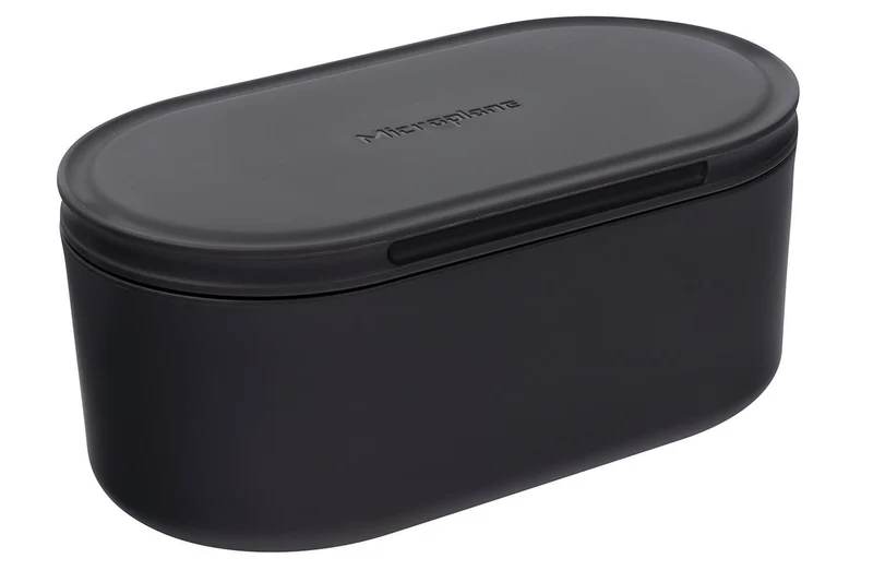 Râpe Microplane 3-en-1 noire avec boîte de conservation et double couvercle