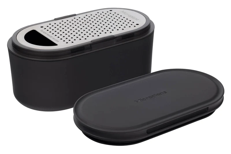 Râpe Microplane 3-en-1 noire avec boîte de conservation et double couvercle
