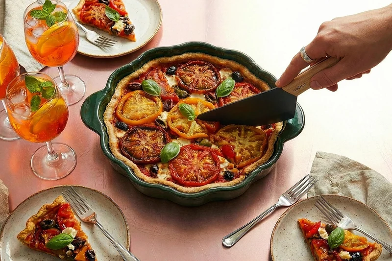 Plat à tarte Cookut Le Formidable avec coupe-tarte fougère