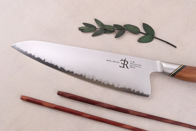 Couteau de chef 20,5cm Ryda Knives A-30 San Maï et manche en noyer