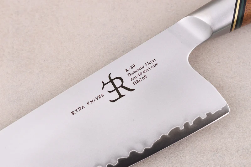 Couteau de chef 20,5cm Ryda Knives A-30 San Maï et manche en noyer