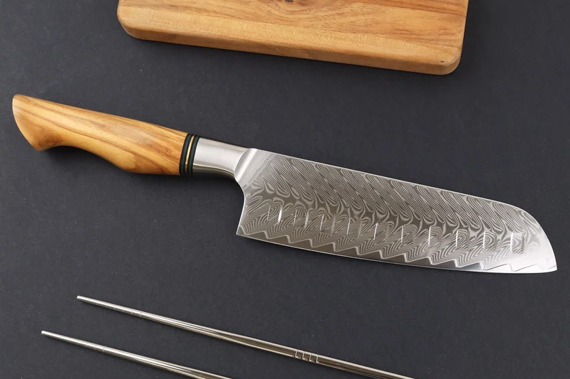 Couteau santoku alvéolé 18cm Ryda Knives ST650 Damas et manche en olivier
