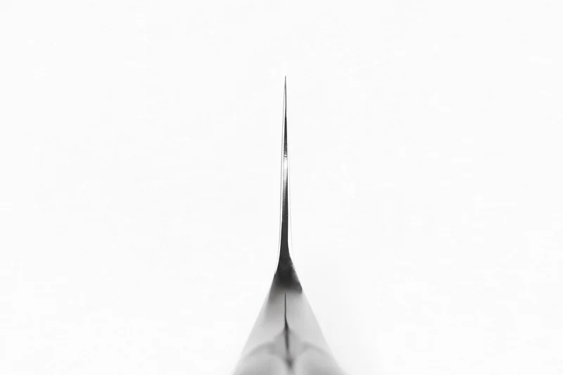 Couteau de chef Wusaki Sakin Damas 10Cr 20cm manche en fibre de carbone et feuille d'or