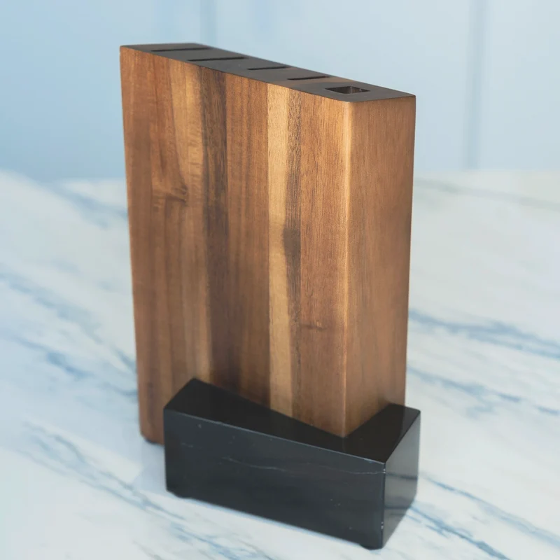 Soporte para cuchillos de acacia y mármol negro