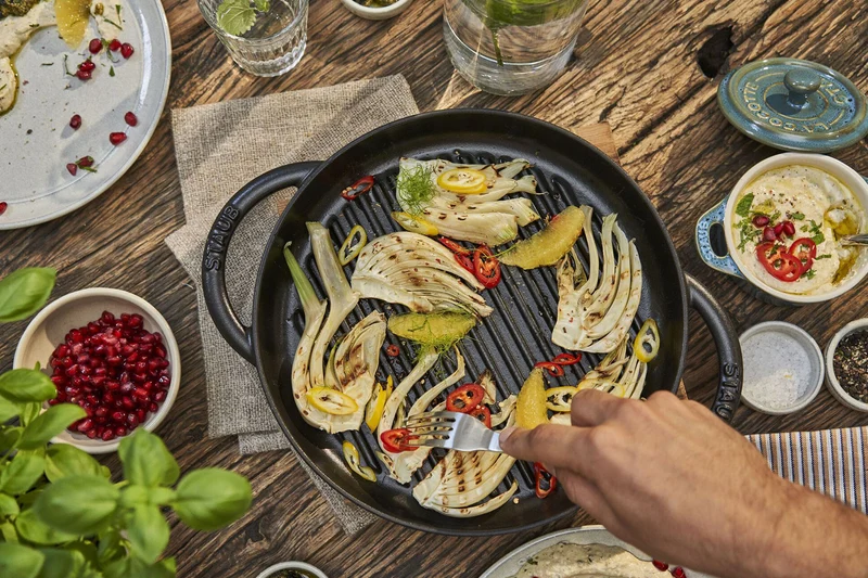Poêle gril Staub Pure ronde en fonte émaillée noir mat