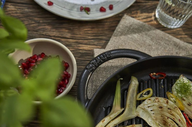 Poêle gril Staub Pure ronde en fonte émaillée noir mat