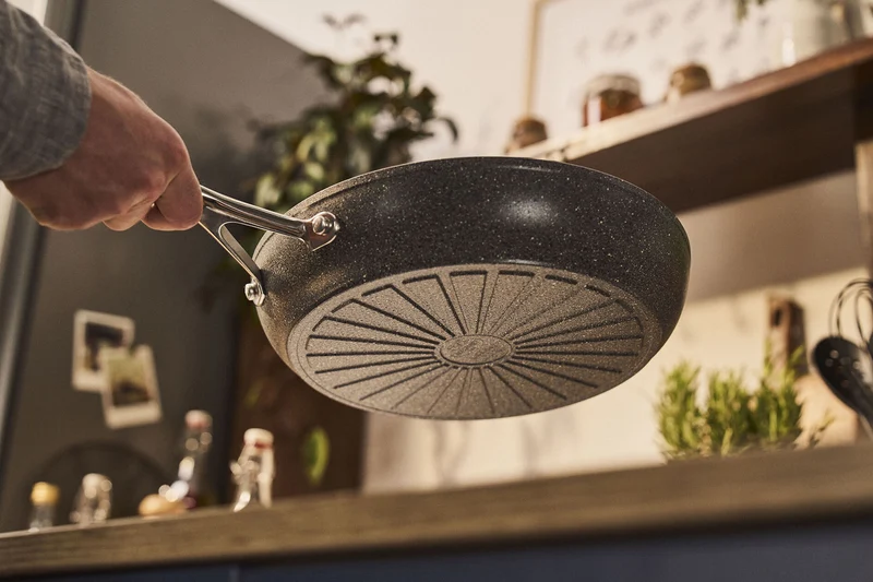 Sauteuse antiadhésive Ballarini Salina 28cm revêtement céramique et couvercle en verre
