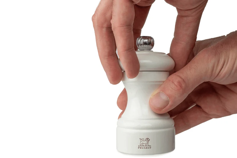 Moulin à poivre manuel Peugeot Bistro en bois de hêtre laqué ivoire 10cm