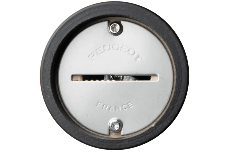 Moulin à muscade à manivelle Peugeot Isen en inox et bois de hêtre noir mat 15cm