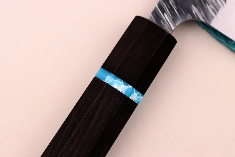 Couteau santoku japonais artisanal Yu Kurosaki Fujin 16,5cm SG2 turquoise