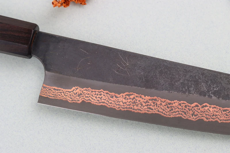 Couteau de chef 23cm japonais artisanal Hatsukokoro Yorokobi Kurouchi Damas