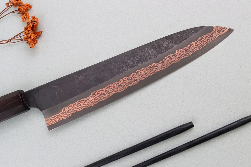Couteau de chef 23cm japonais artisanal Hatsukokoro Yorokobi Kurouchi Damas