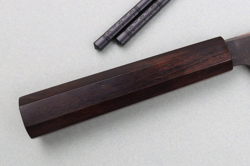 Couteau de chef 23cm japonais artisanal Hatsukokoro Yorokobi Kurouchi Damas