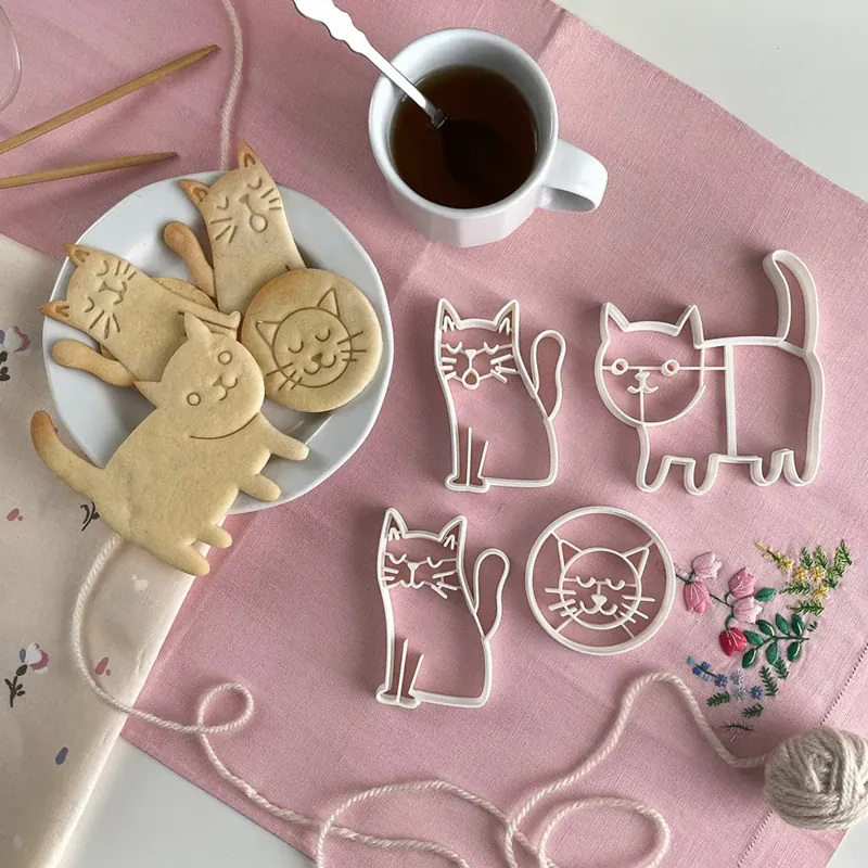 Emporte-pièces à biscuits chat - Set de 4 moules 3D en plastique