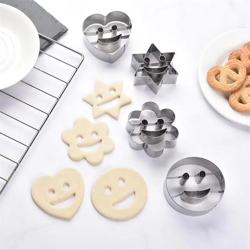 Emporte-pièces en inox - Set de 4 formes décoratives souriantes pour Noël