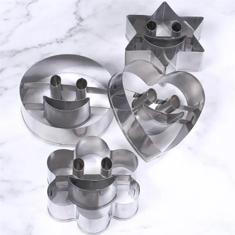 Emporte-pièces en inox - Set de 4 formes décoratives souriantes pour Noël